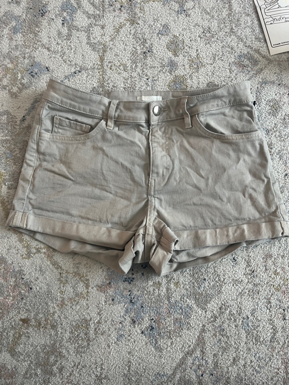 H&M Women's Cuffed Jean Shorts in Light Taupe